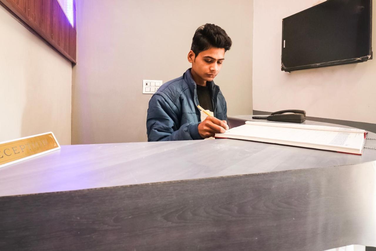 OYO 70297 Hotel Sheela Rohtak Buitenkant foto