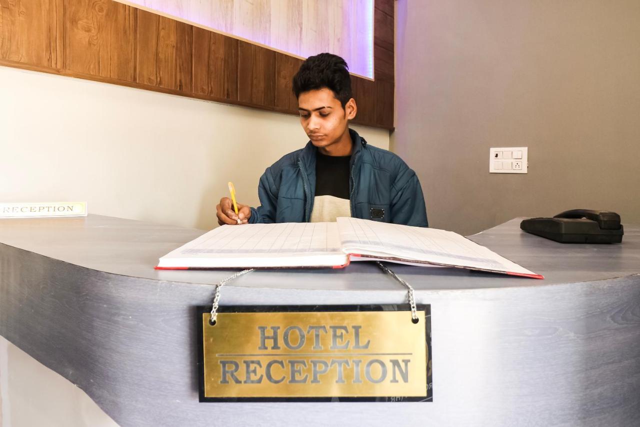 OYO 70297 Hotel Sheela Rohtak Buitenkant foto