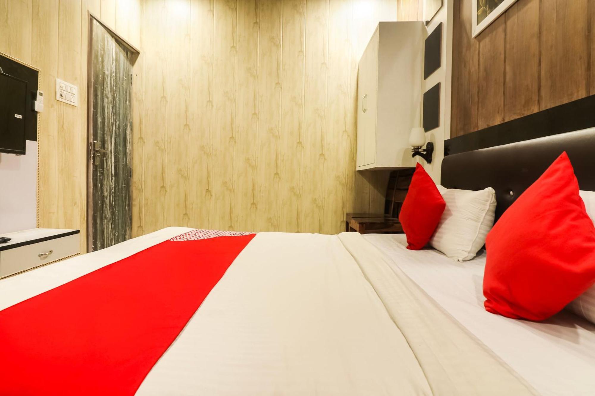 OYO 70297 Hotel Sheela Rohtak Buitenkant foto