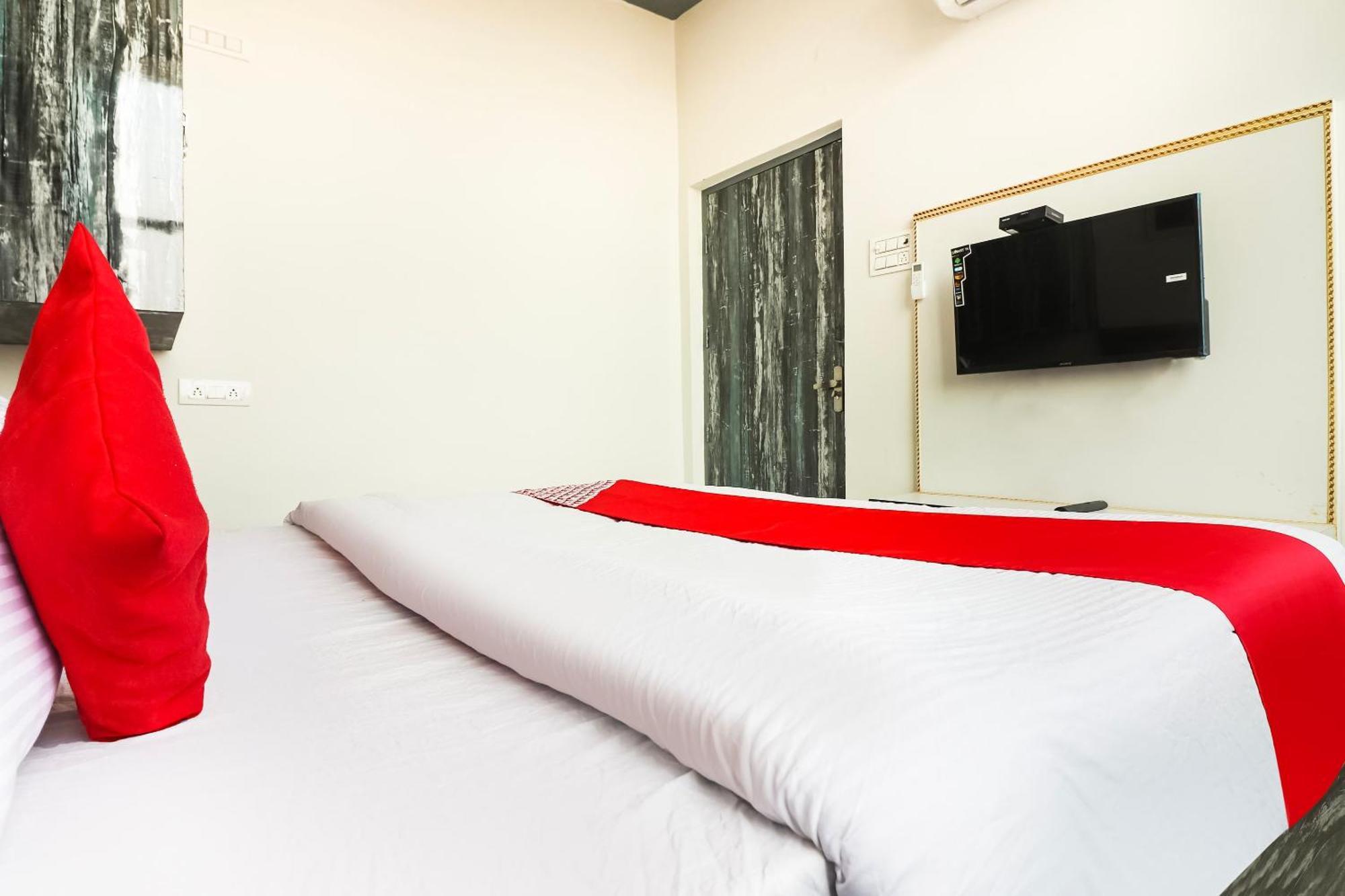 OYO 70297 Hotel Sheela Rohtak Buitenkant foto