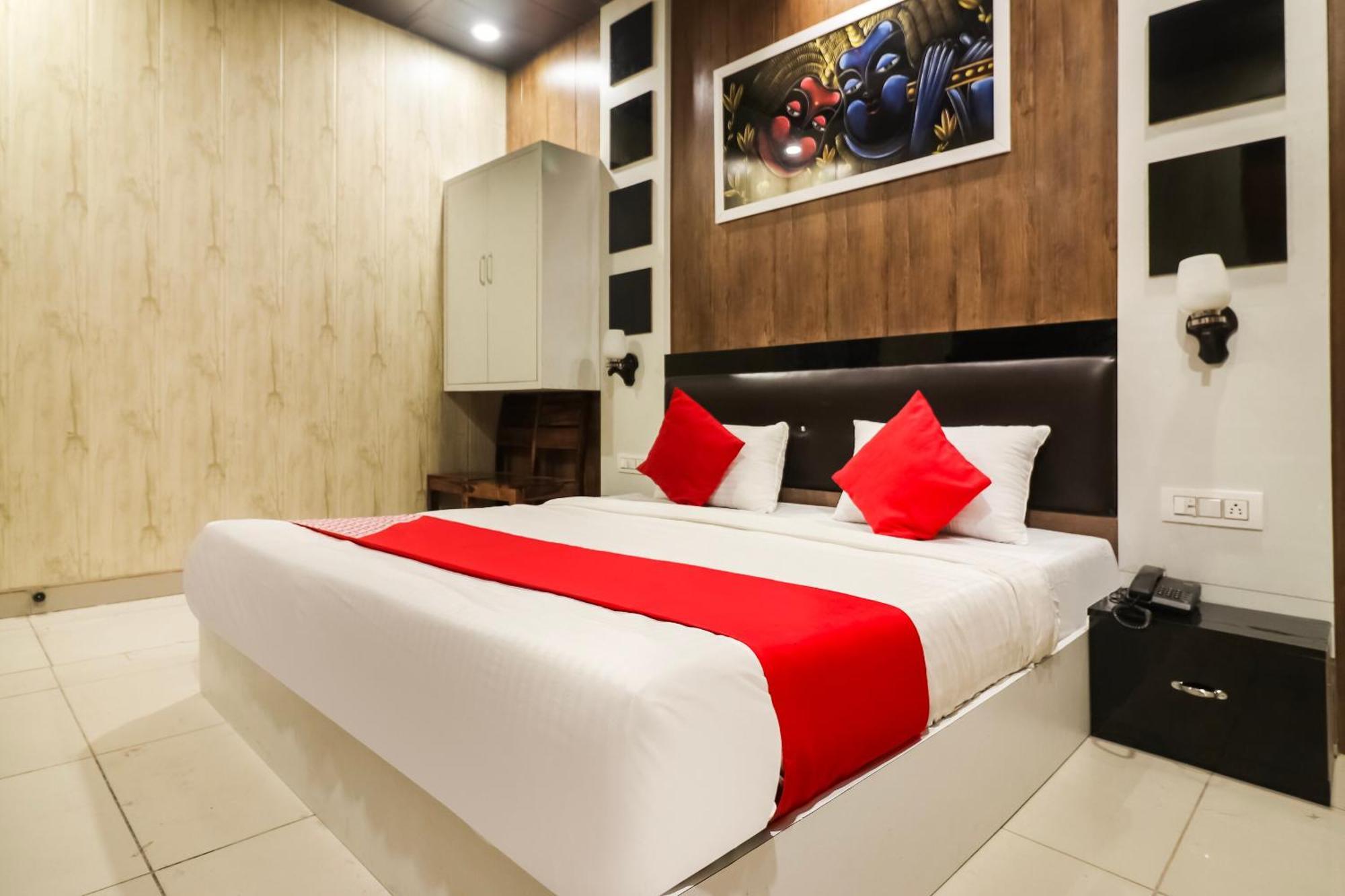 OYO 70297 Hotel Sheela Rohtak Buitenkant foto